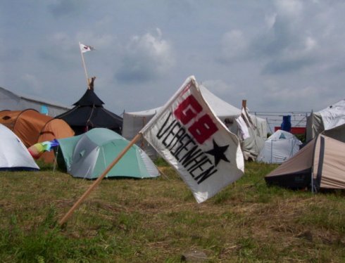G8 versenken - Zelte auf dem Camp Reddelich