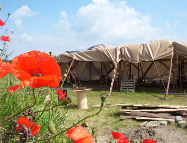 Meeting-Zelt auf dem Camp Reddelich