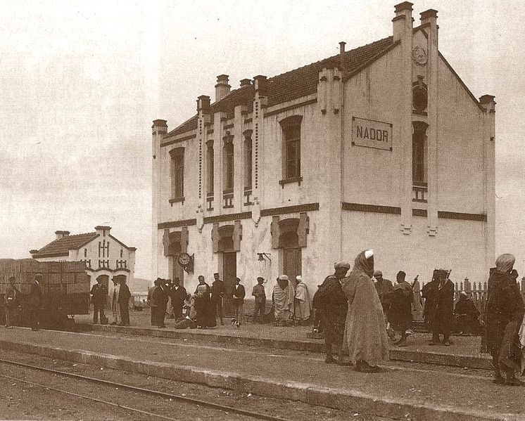 File:Estacíón de ferrocarril de Nador.jpg