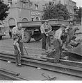 Fotothek df ps 0000234 003 Straßenbahngleisbau in der Warthaer Straße. Bauarbeit.jpg