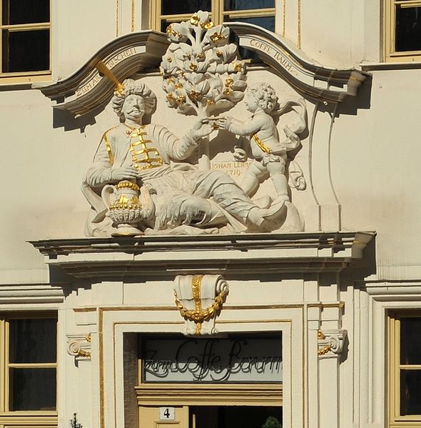 File:Kaffebaum Leipzig, Portalrelief.JPG