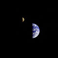 La Tierra y la Luna.Voyager 1.jpg