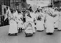 Suffrage parade, New York City, 1912.jpg